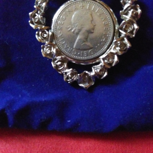 Sixpence 80% silver coin heart of Rose w/necklace - Picture 5 of 8